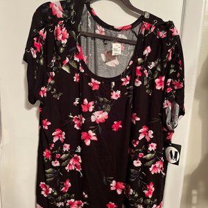 - NWT A&I Short Sleeve Floral Blouse SZ 3X